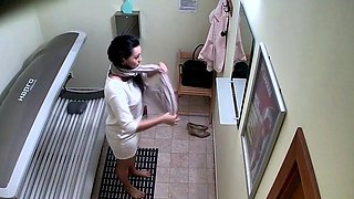 Amateur preggo hoe toys her pussy close up in fetish solo