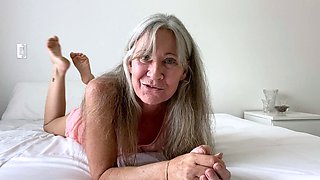 Amateur mature milf giving a handjob lesson