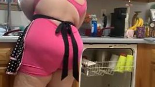 Horny MILF LIVE in an Apron Cleaning