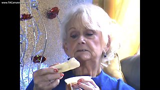 Imagine this banana was your cock - Sparkle