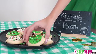 Della Cate In Kissing Booth Practise With Tiny Teen 18+ Stepsister