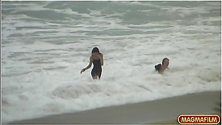 Hottie Bitch Gets Arse Fucked By The Beach