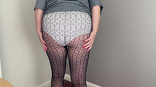 Mrs Mature Feet & her Big Granny Pants