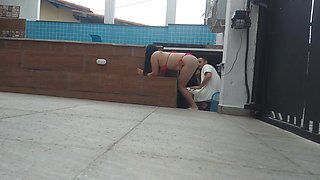 Morena Married Waited for Her Husband to Leave the House to Give Her Pussy to the Swimming Pool