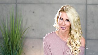 Jessica Drake's exclusive porn interview and that MILF has such a sexy voice