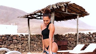 Savor the sunshine with nude ebony teen