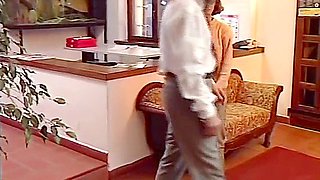Giovane Con La Figa Pelosa Si Fa Scopare Da Remigio Zampa! 33 Min