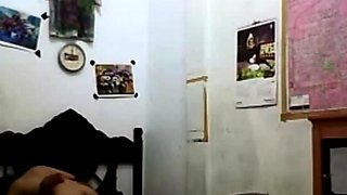 Indonesian Babe Orgasms on Fucking Machine