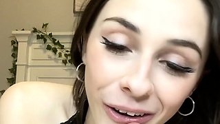 Webcam fun mature brunette with toys cum on cam