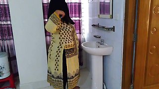 Pakistani Aunty Fucked by Neighbor Hot Guy When She Was Ready for Go to Meet with Her Ex Boyfriend