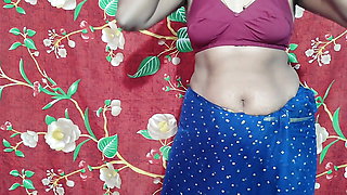 Indian hot mallu lady dancing romantic in blue saree