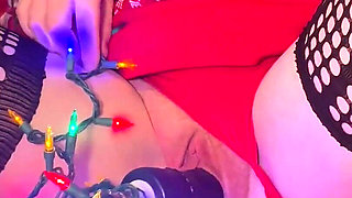 Squirting on Christmas Lights-pretty Ginger MILF Playing with Sex Machine