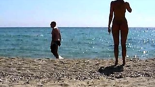 Blonde is flashing her big boobs in the outdoors