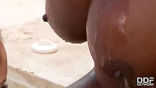 Bbw Lesbians Eva Notty & Maserati Play With Toys In The Pool