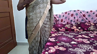 Desi hot aunty super boobes enjoy