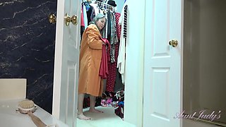 Fucking Your Step-Auntie Grace in the Bathtub POV