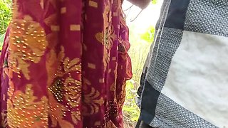 Desi Bhabhi Fakes Romance with Xtremee in Hot Outdoor XXX Video