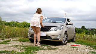 Dumb naked blonde and a stalled car