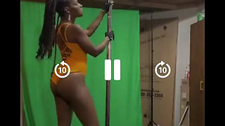 Pole Dancing on Live