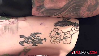 Marie Bossette Gets a Beautiful Rose Tattooed on Her Right Ribs - AltErotic