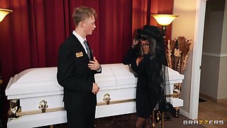 Burying The Dick 10 Inch Deep With Sally D'angelo, Jimmy Michaels - Brazzers