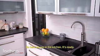 Lesbea blondie estate agent makes college girl an suggest she can't deny