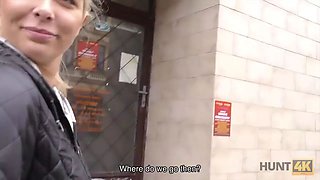 Hunt4k. blonda stops struggling with bf because stranger gives currency