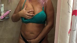 Sexy Wife Straight off the Beach to Rinse off Shower Gets Herself off Like a Depraved Slut