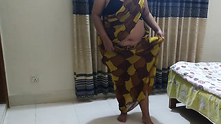 Moti Gand Wali Tamil Hot Aunty Gets Anal Fuck From Stranger When She Was Saree Wearing