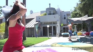 Dana Vespoli And Johnny Castle: Fucking A Sexy Milf By The Pool