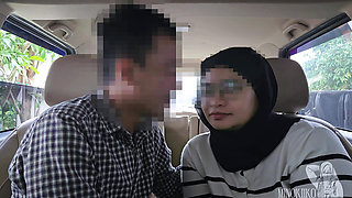 Hijab College Girl Have Fun With Sugar Daddy in The Car - Minokiiko