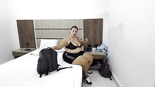 FRIENDS FROM SCHOOL ARRIVE AT A HOTEL TO FUCK ! AMAZING FUCKED