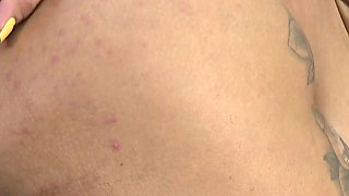 Latina with amazing thighs in double penetration threeway