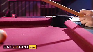 Bartender Desiree Dulce has a bit of make-out with damon around the pool table before they start hardcore - brazzers