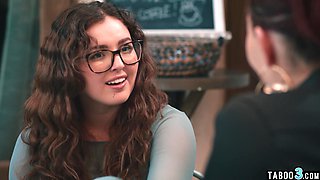 Curves CIS bitch banged by a TS waitress