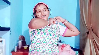 Desi babe Apki Randi gets wild in the car