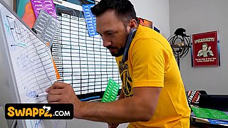 Sneaky teenies: jazmin luv & Aubree Valentine trick their stepfathers to win in dream football, pt. 4