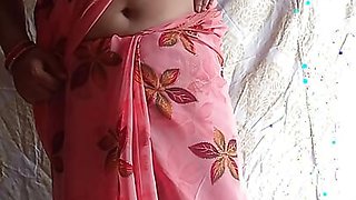 Hot sexy Kitu Bhabhi called her lover and enjoyed fucking him in the old house by straightening his dick.