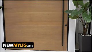 Big Titted Amateur Milf Jasmine Daze Gets A Warm Creamy Welcome On Her First Porn Shoot