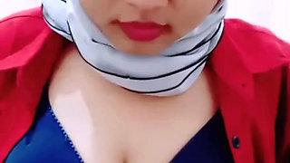 Hijab Comes Home From Work, Horny, Masturbates in the Toilet Until Her Wet Pussy Squirts