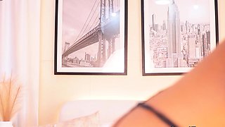 Babe Gets Fucked Hard by Machine Until She Drips