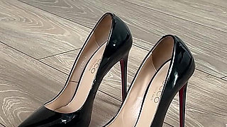 Pumps off, Power on - High Heels Rip off