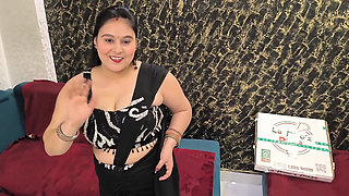 Pizza Delivery Guy Fuck Indian Lady for Free Pizza