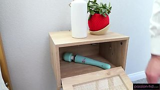 Petite Julia James Seduced By Roommate's BF For Hot VR Creampie Sex