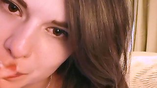 Amateur brunette double toying on webcam