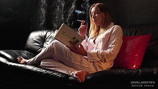 Reading, Smoking 4K