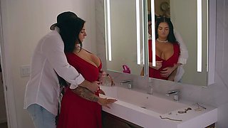 Buxom beauty braces herself for hardcore sex adventure