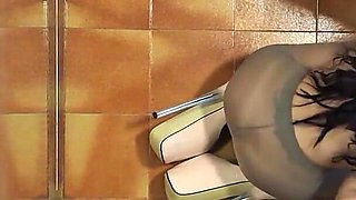 MILF in Pantyhose and High Heels Gives a Blowjob on Her Knees with Cum Swallowing