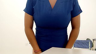 The Nurse Uses Her Boss's Office to Masturbate Live in Front of Her Community of Followers