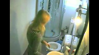 Dutch Blonde in Bathroom 02